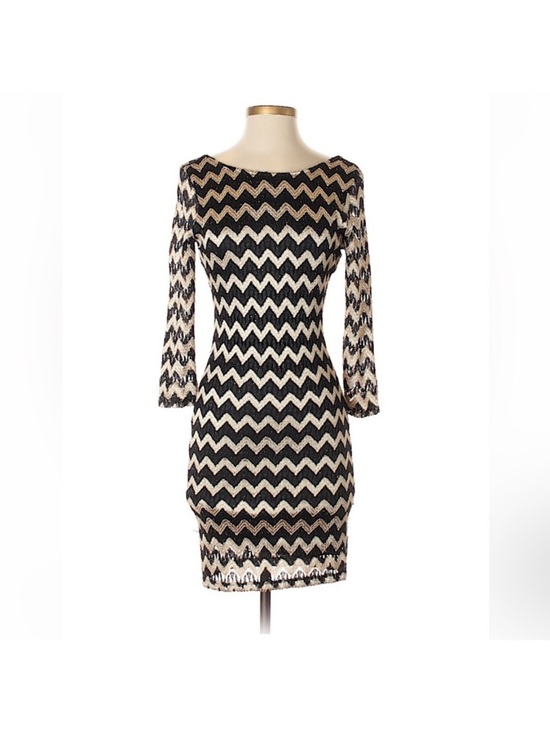 Forever 21 Dresses & Skirts - Forever 21 Black and Cream Zigzag  Long Sleeve Sheath Dress